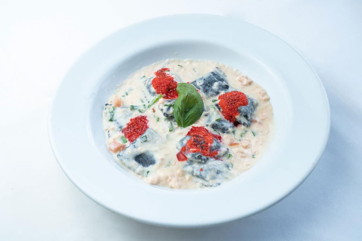 Ravioli neri terra e mare